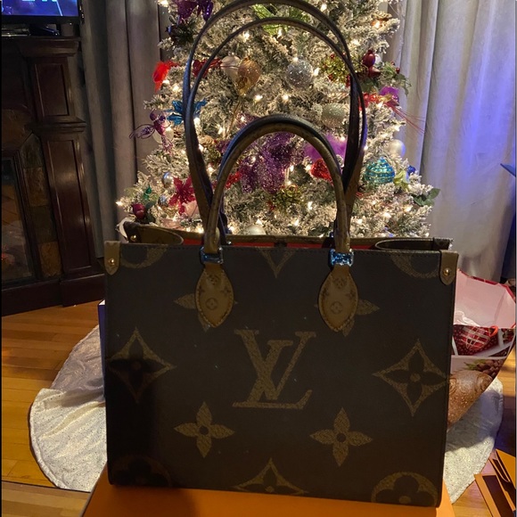 Meet your Posher, Essie - Picture 1 of 1